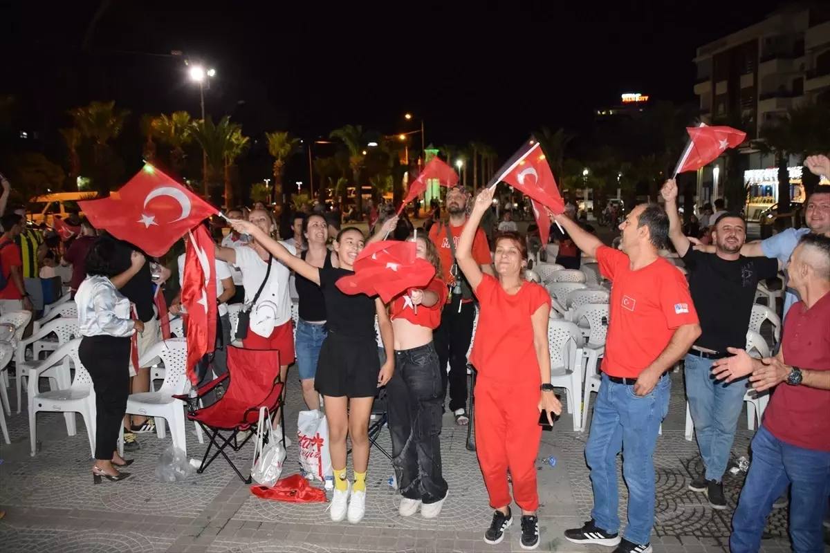 Turgutlu\'da EuroBasket Maçı Coşkusu