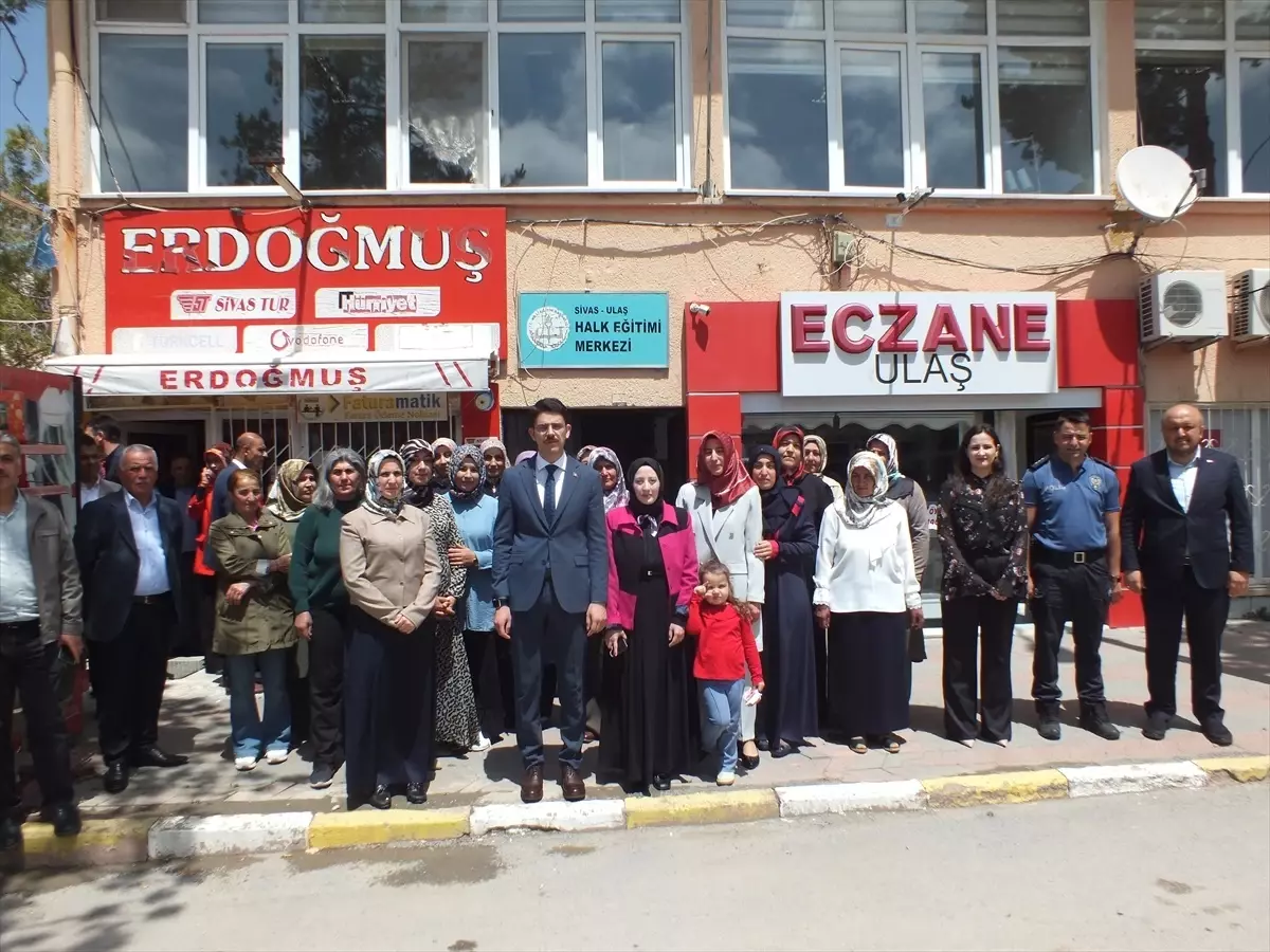 Ulaş\'ta Kadın Kursiyerlerin Sergisi Açıldı
