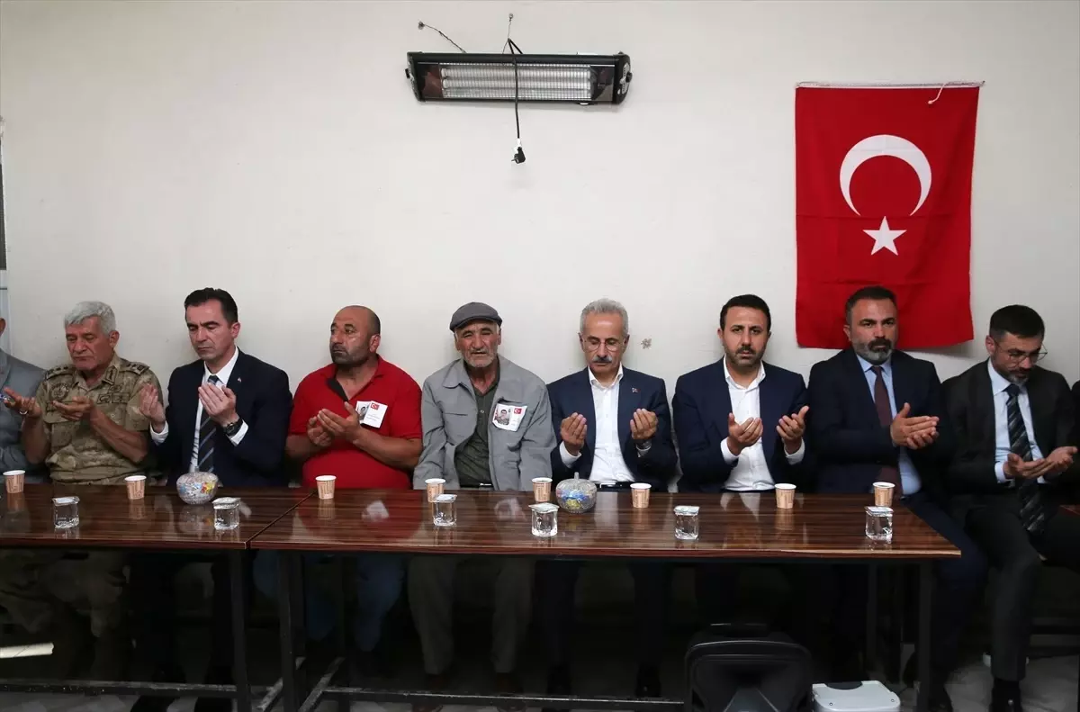 Ulaştırma ve Altyapı Bakanı Uraloğlu, Bitlis\'te şehit Yeşildemir\'in ailesine taziye ziyaretinde bulundu Açıklaması