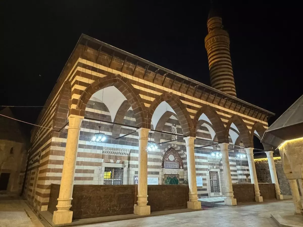 Camilerde Kuraklık ve Yangın İçin Dua