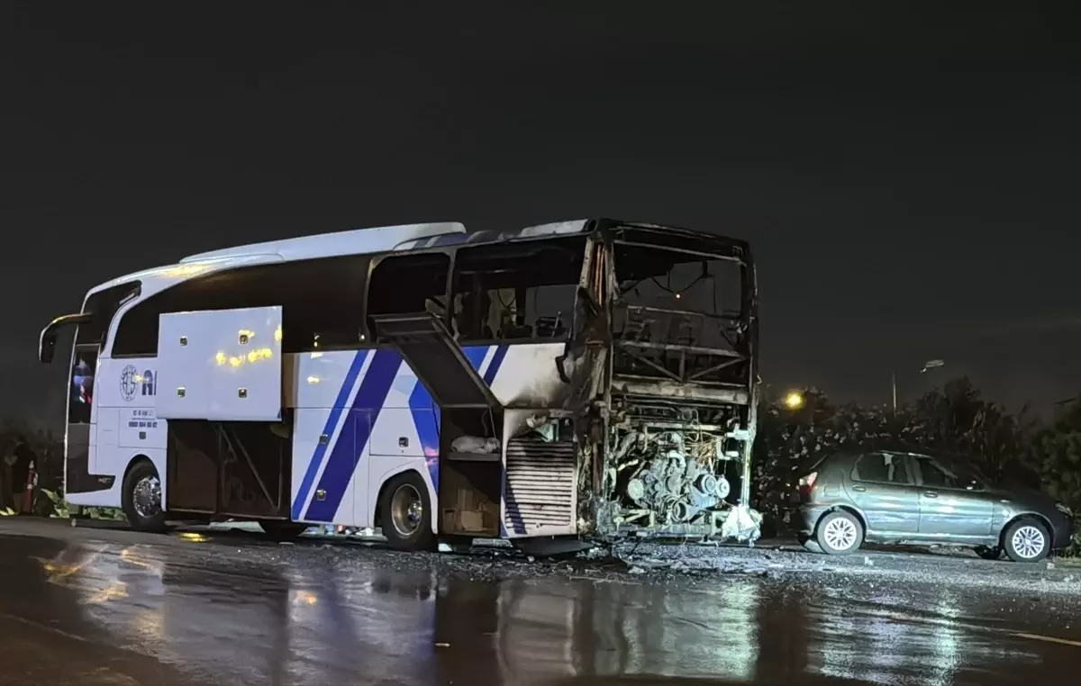 Ümraniye\'de Otobüs Yangını