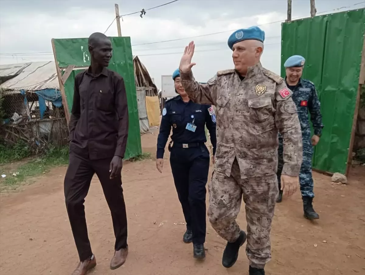 Güney Sudan\'da Türklerden Mültecilere Eğitim Desteği