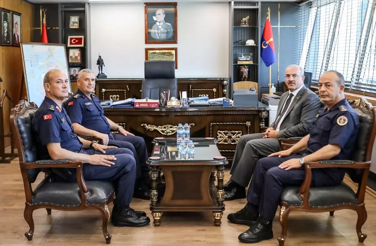 Vali Toraman Jandarma’yı Ziyaret Etti