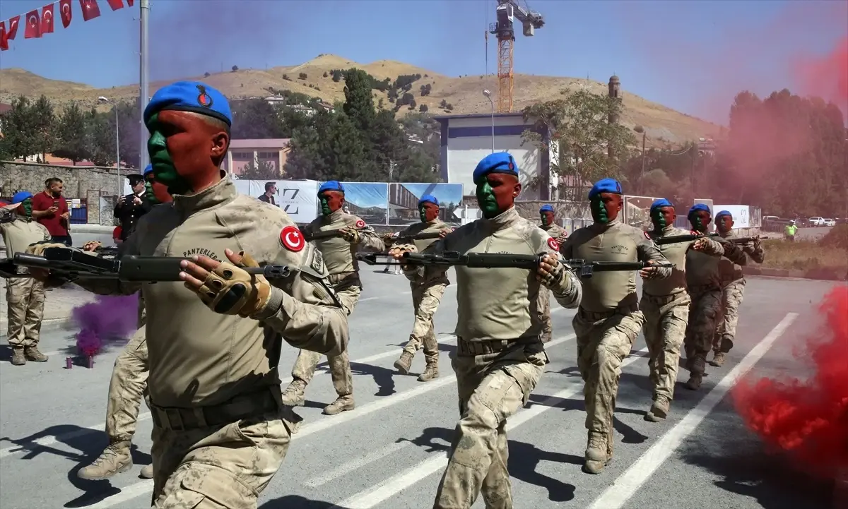 Van, Bitlis, Hakkari ve Muş\'ta 30 Ağustos Zafer Bayramı törenlerle kutlandı