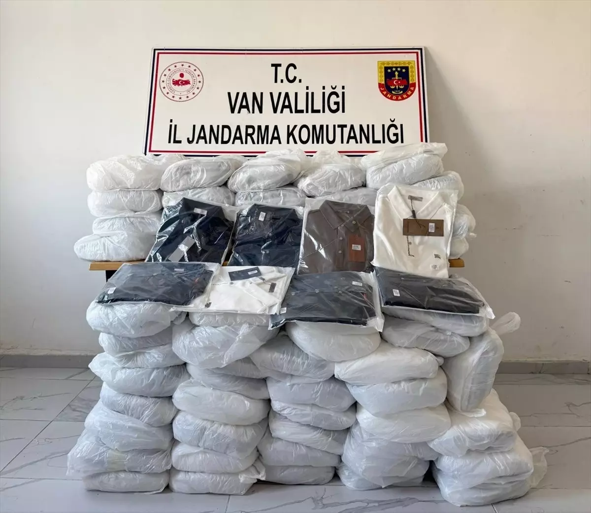 Başkale\'de Gümrük Kaçağı Malzeme Ele Geçirildi