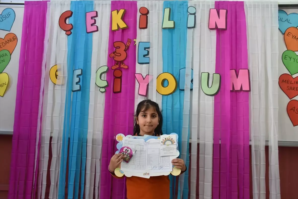 Öğrencilere Karne Heyecanı