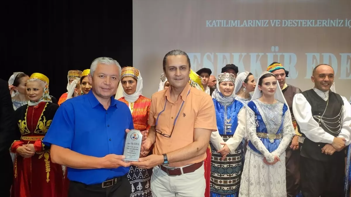 Halk Oyunları Gösterisi Vezirköprü\'de