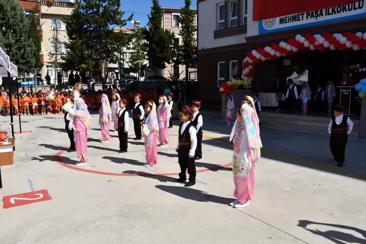 Vezirköprü\'de İlköğretim Haftası Töreni