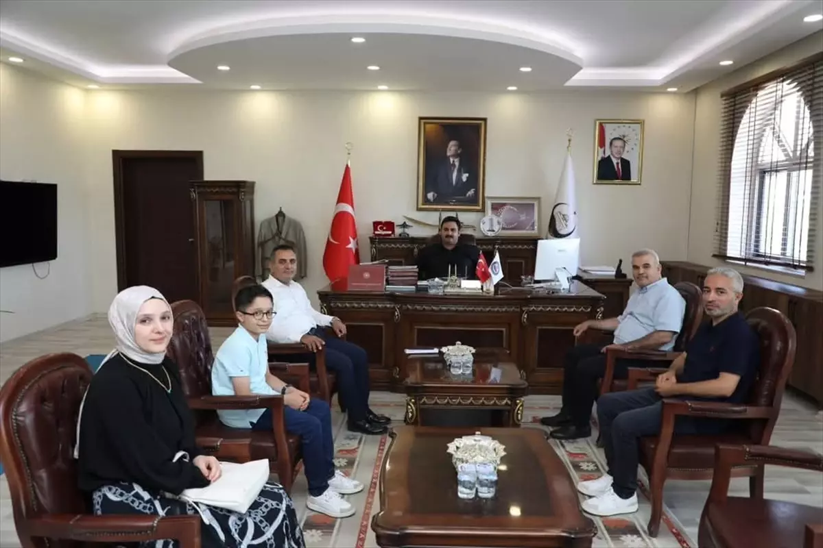 LGS\'de 500 Puan Alan Öğrenciye Bilgisayar Hediye