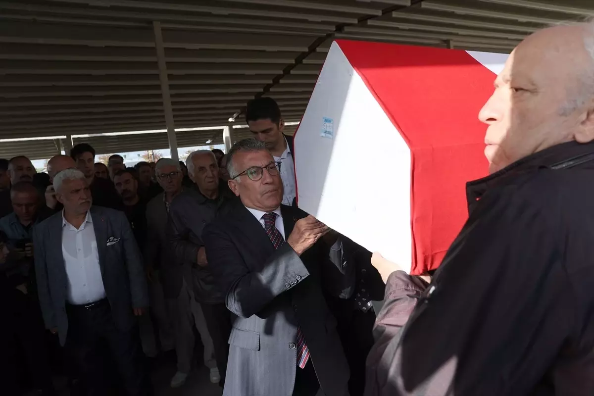 Yavuz Bülent Bakiler Sivas\'ta Defnedildi