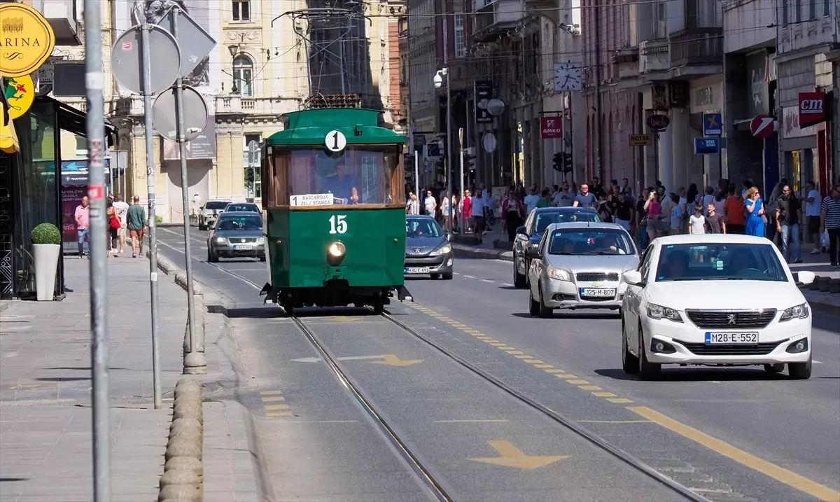Saraybosna\'nın Nostaljik Tramvayı Yeniden Faaliyette