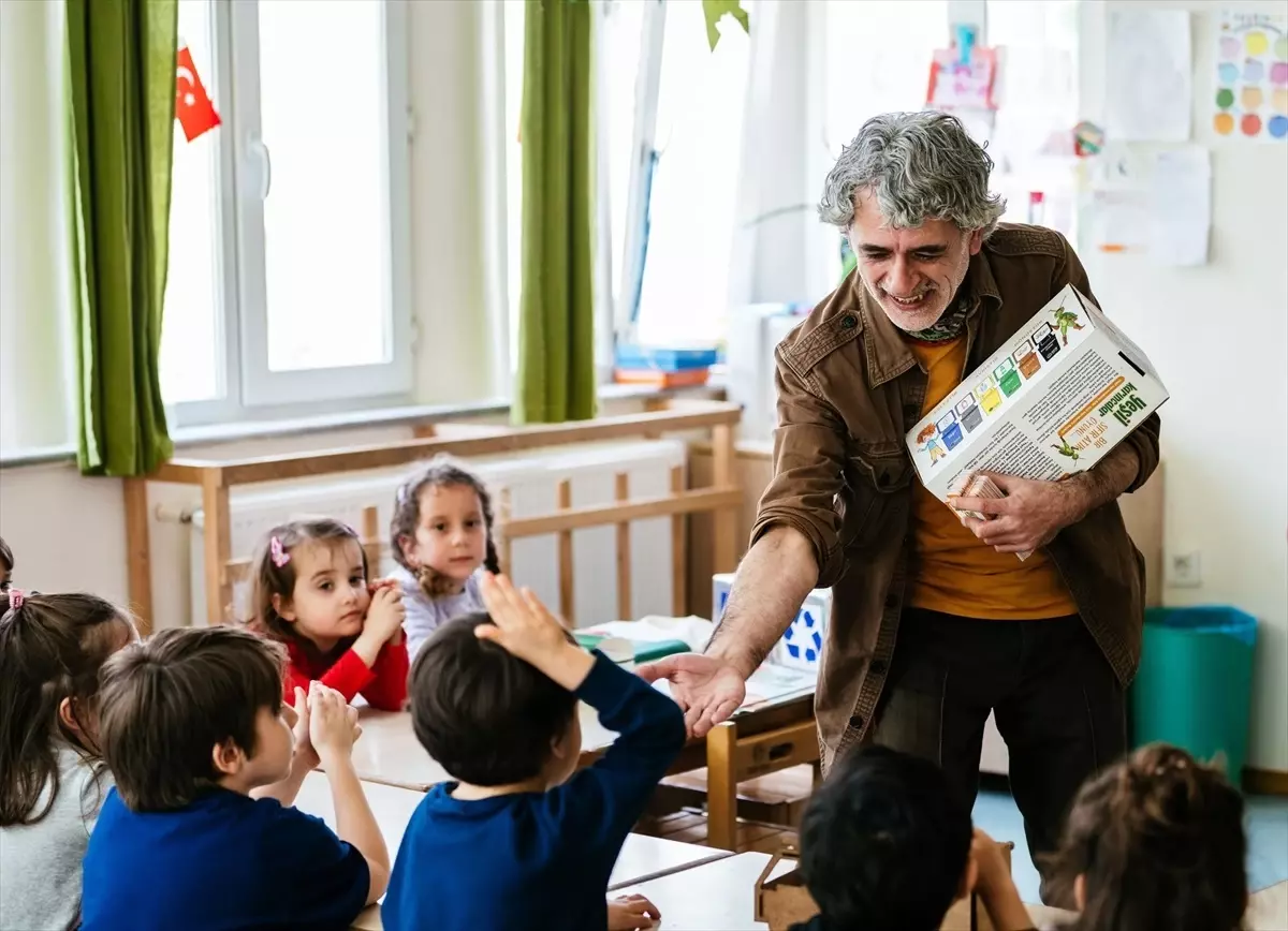 Niyazi Selçuk\'un Yeşil Karıncalar Okulu