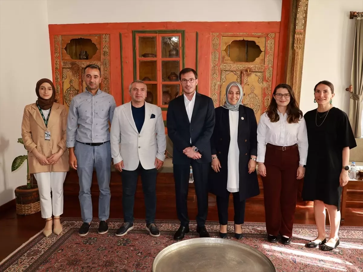 Yeşilay\'dan Belediye ve AK Parti\'ye Ziyaret