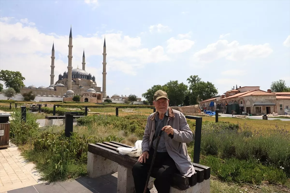 81 Yaşında Üniversite Sınavına Giriyor