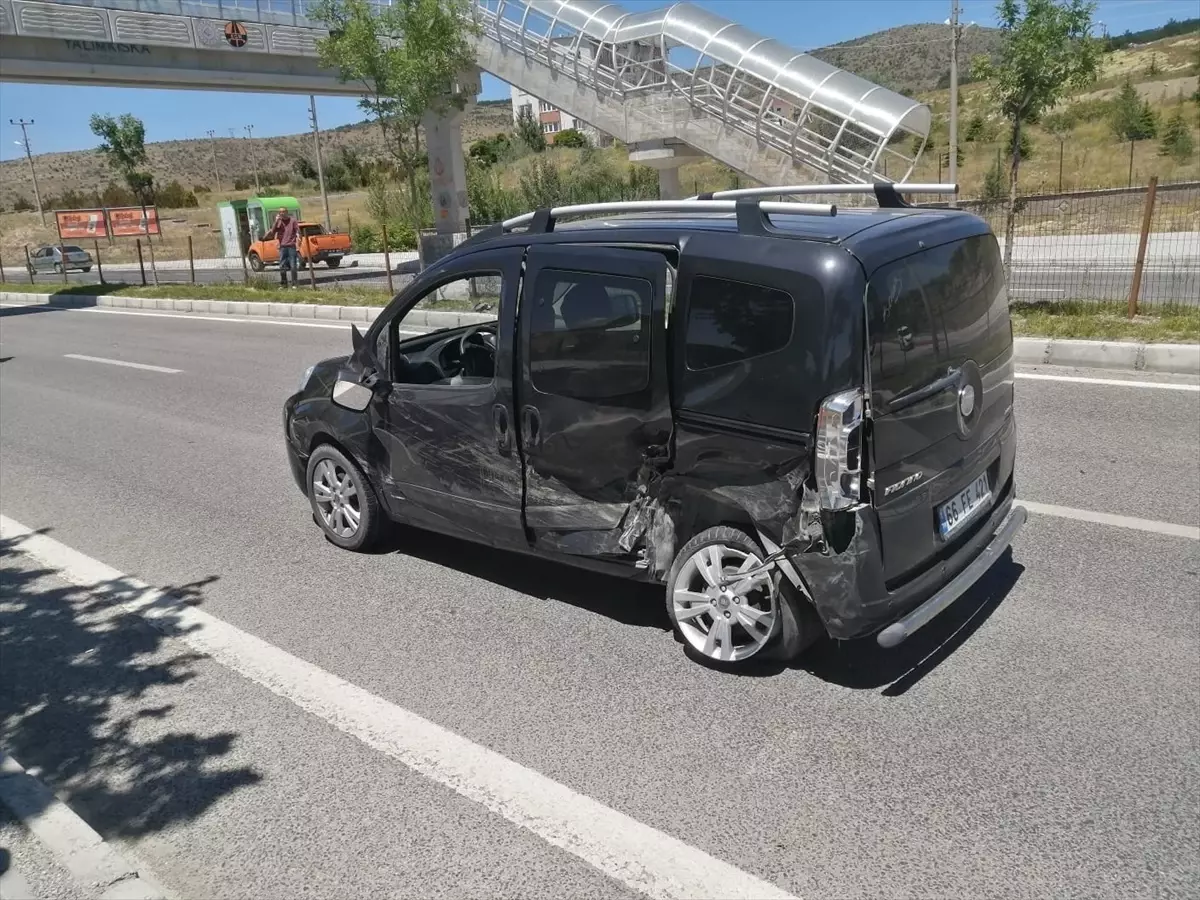 Yozgat\'ta Trafik Kazası: 2 Yaralı