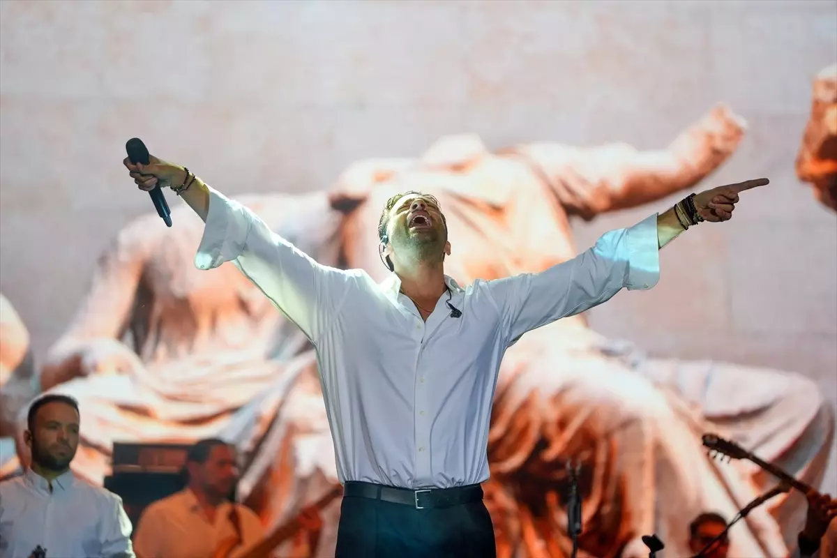 Konstantinos Argiros, Türkiye\'de İlk Konserini Verdi