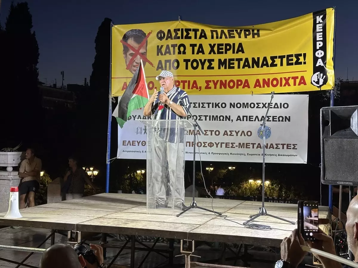 Yunanistan\'da Yeni Göç Yasası Protesto Edildi
