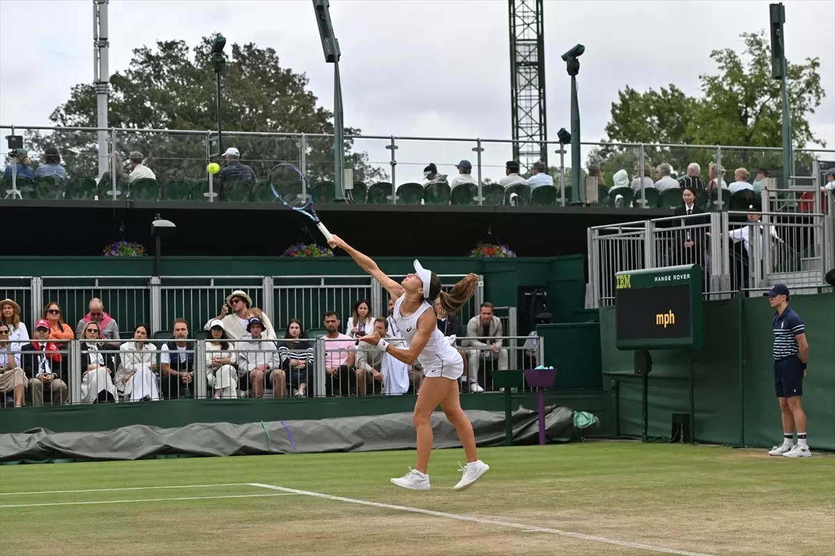 Zeynep Sönmez Wimbledon\'da Elendi