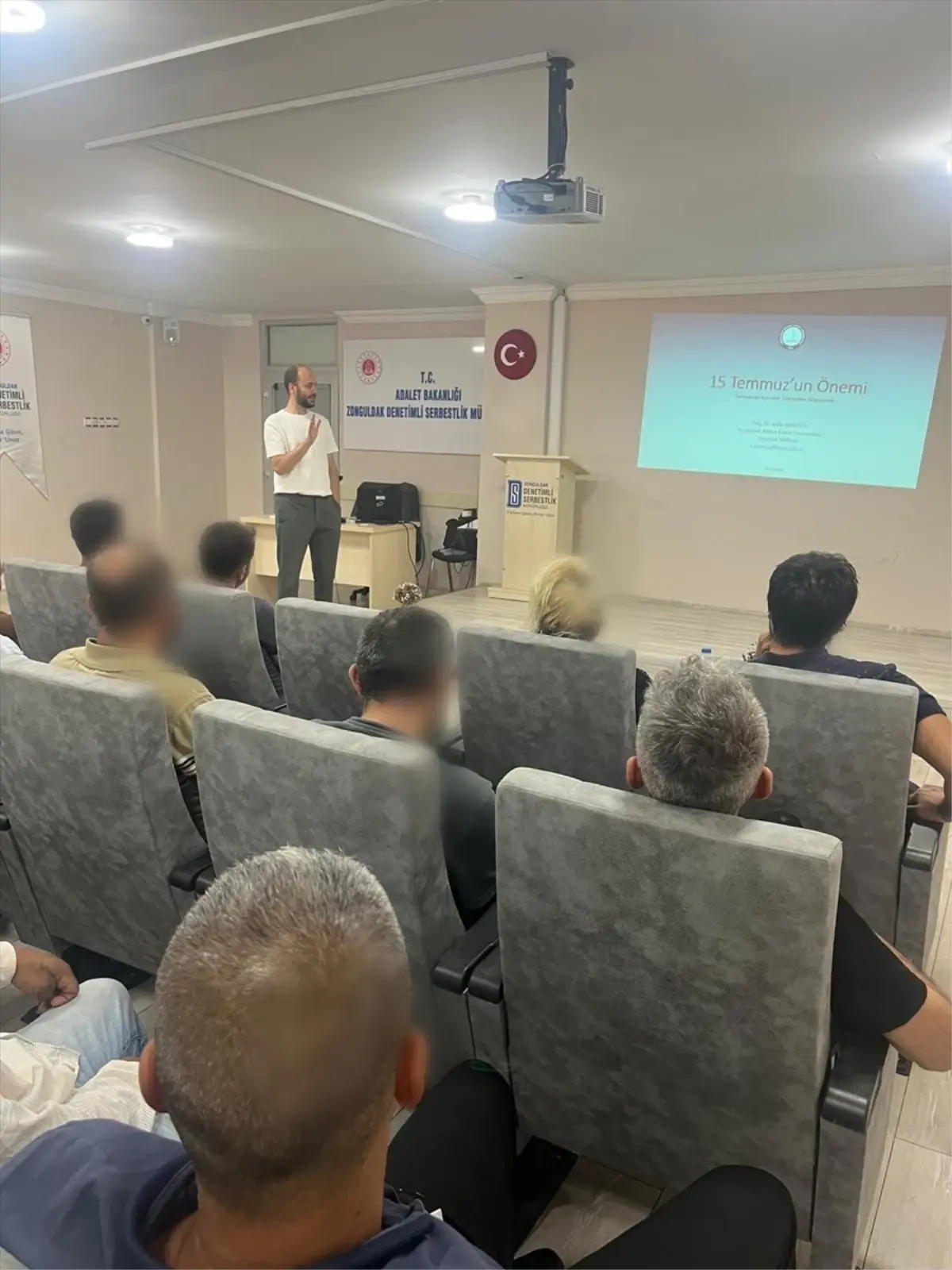 Zonguldak\'ta hükümlülerden şehitlik ziyareti ve çevre temizliği