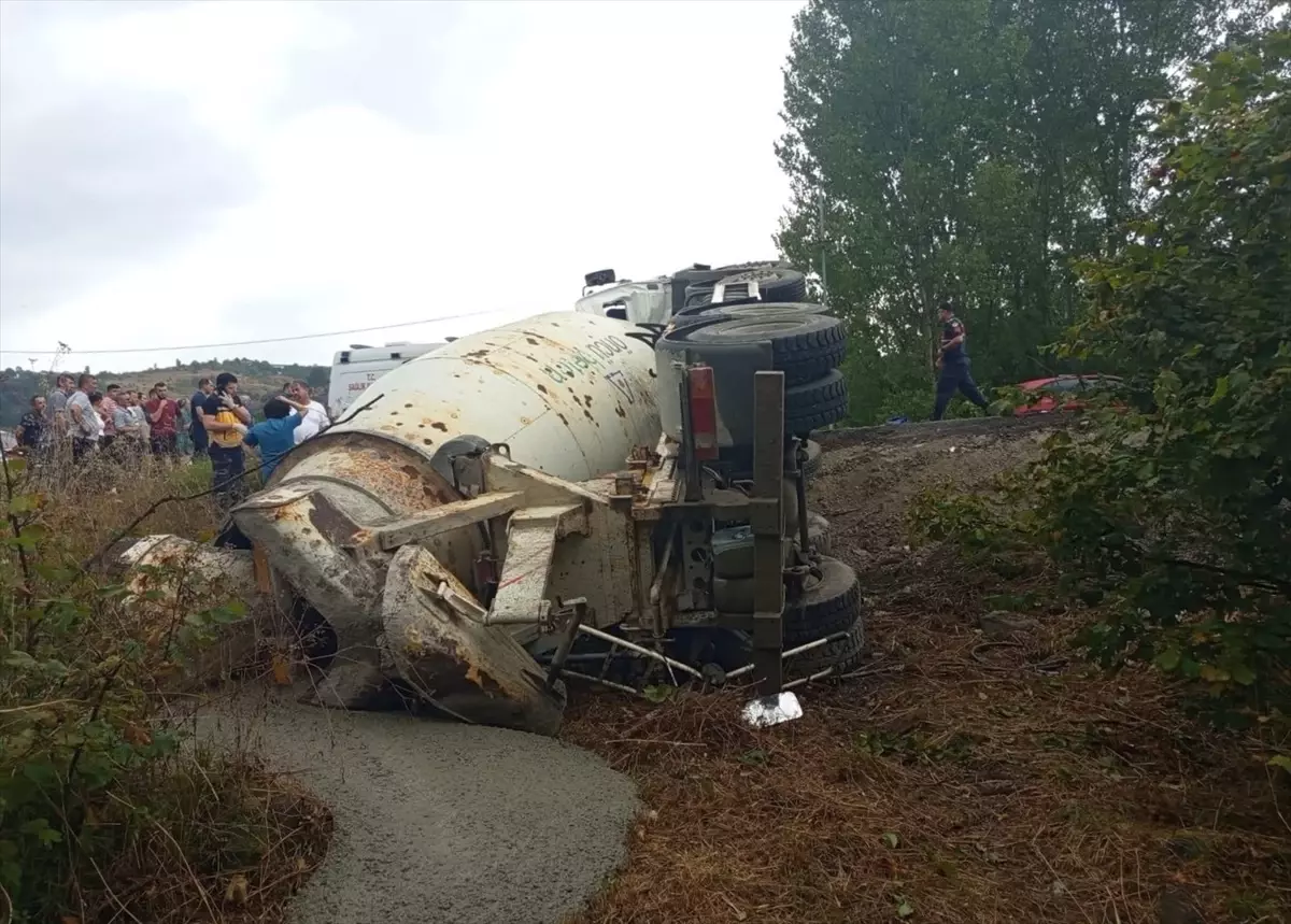 Beton Mikseri Otomobile Çarptı: 1 Ölü, 1 Yaralı