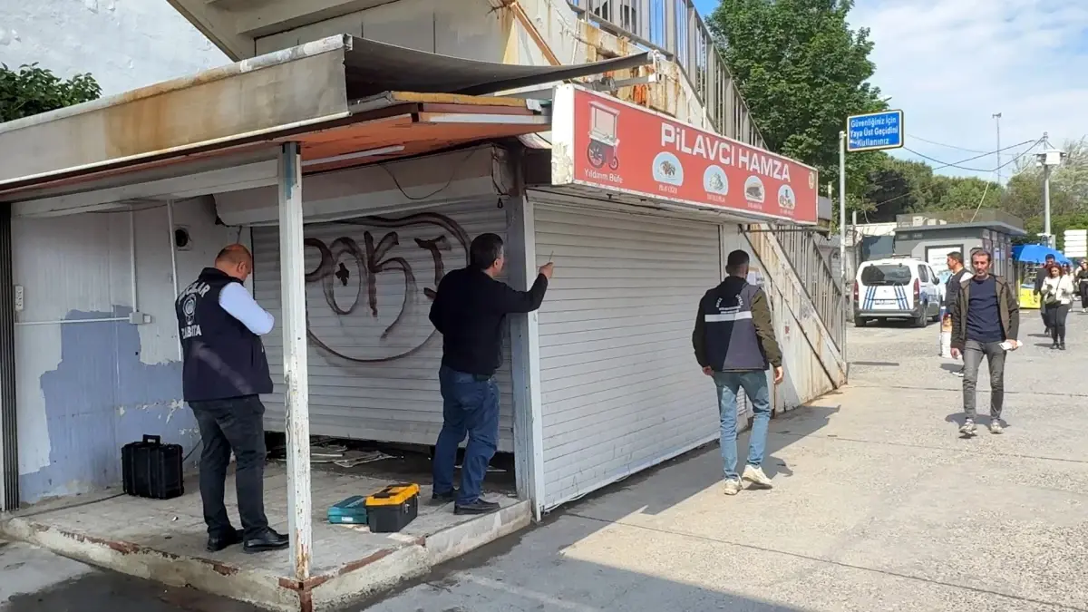 Avcılar\'daki Kaçak Büfeler Yıkıldı