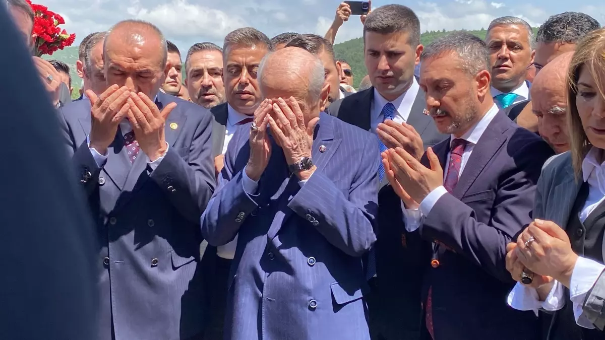 Devlet Bahçeli Ülkücü Şehitleri Anma Günü\'nde Ülkücü Şehitler Anıtı\'nı Ziyaret Etti