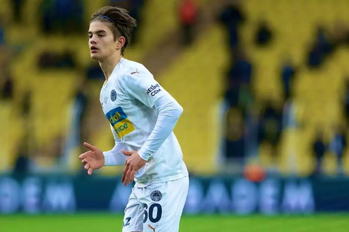 Fenerbahçe\'den apar topar gönderilen İsak Vural\'a İspanya\'dan sürpriz talip