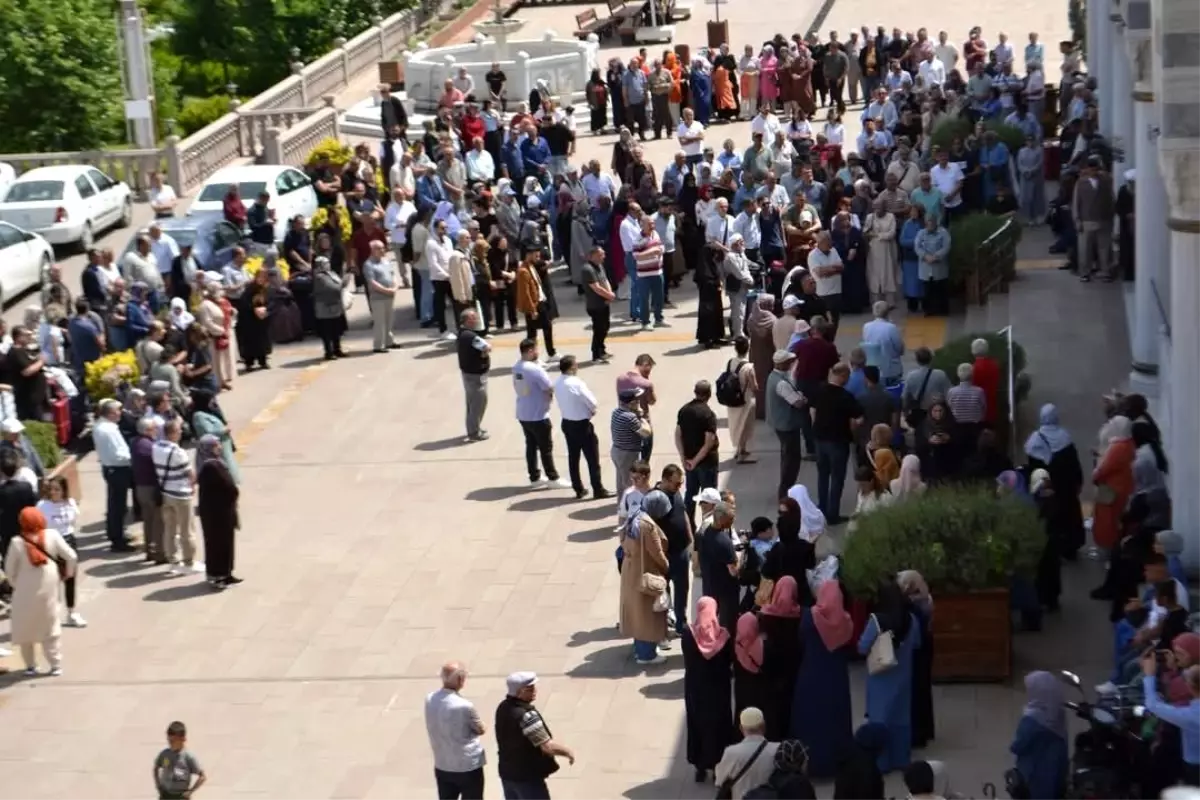 Kırıkkale\'den 35. Hac Kafilesi Uğurlandı