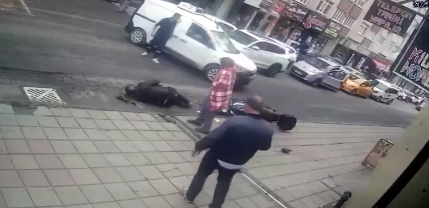 Çorlu\'da Motosiklet ile Hafif Ticari Araç Çarpıştı: 1 Yaralı