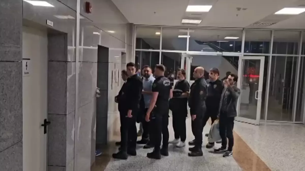 İBB Yolsuzluk Soruşturmasında 25 Tutuklama