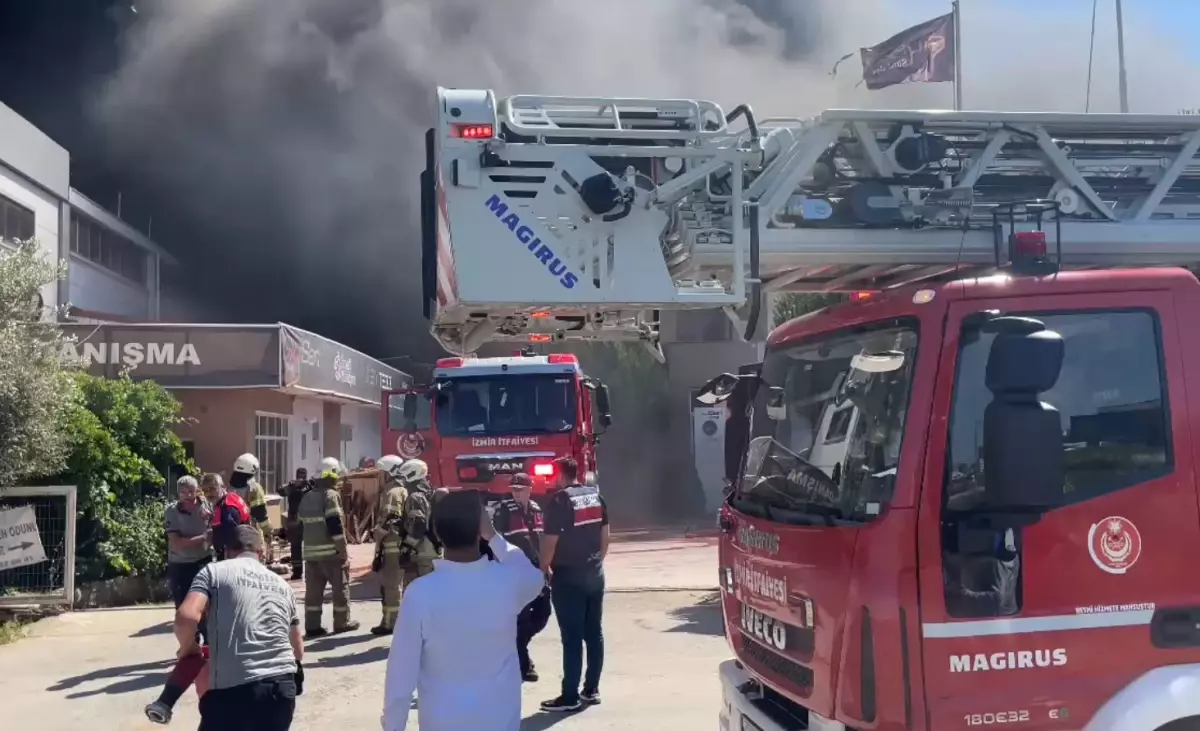 Torbalı\'da Sandalye Fabrikasında Yangın
