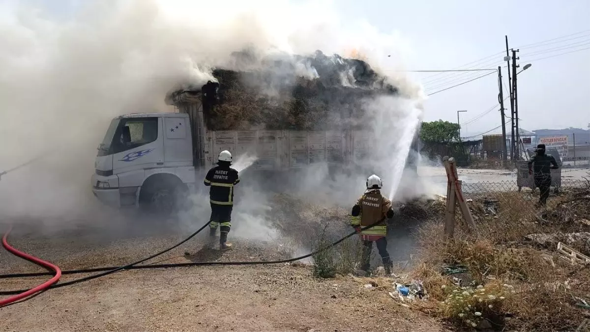 Hatay\'da Saman Yüklü Tırda Yangın