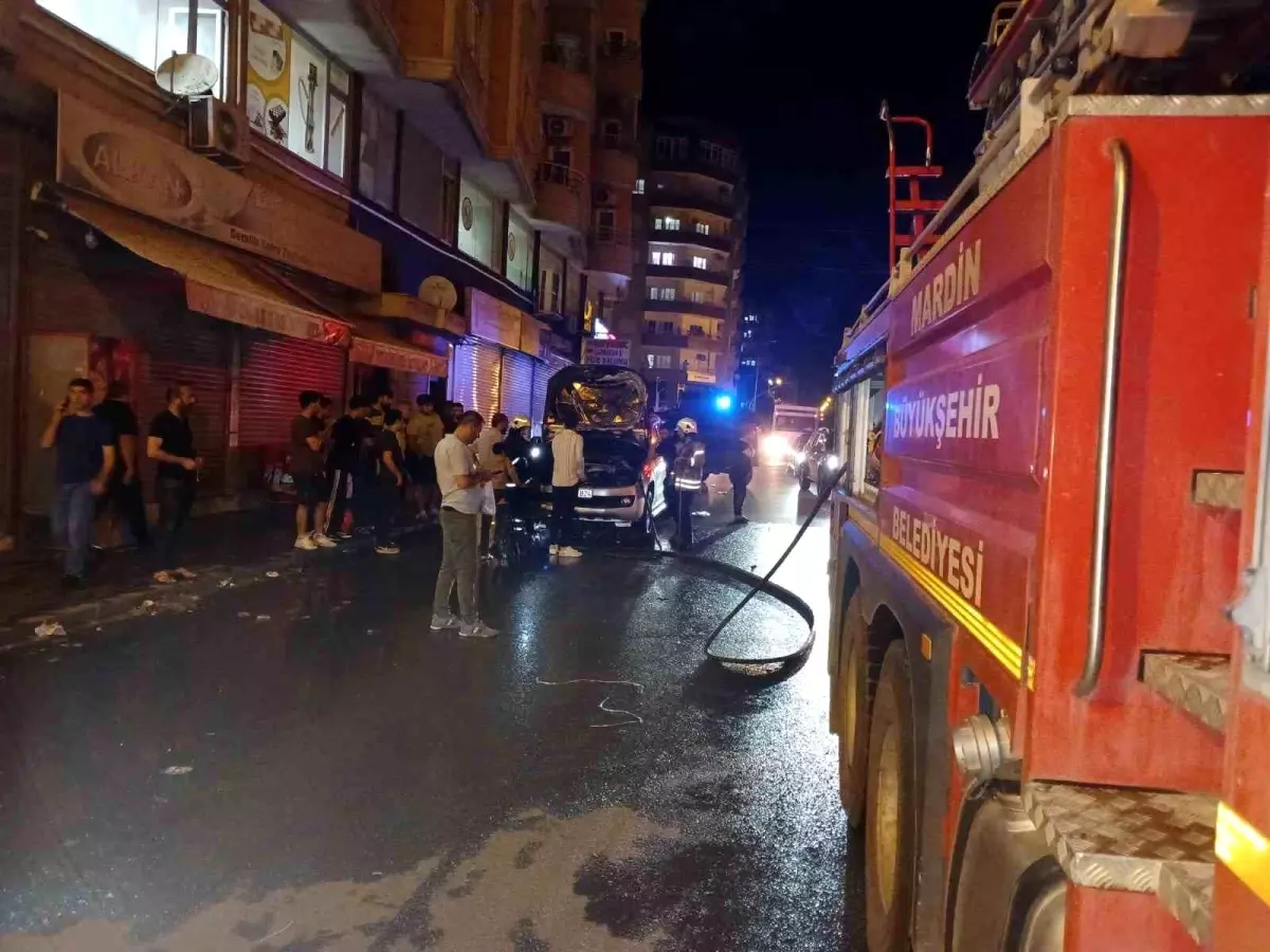 Mardin\'de Hafif Ticari Araçta Yangın