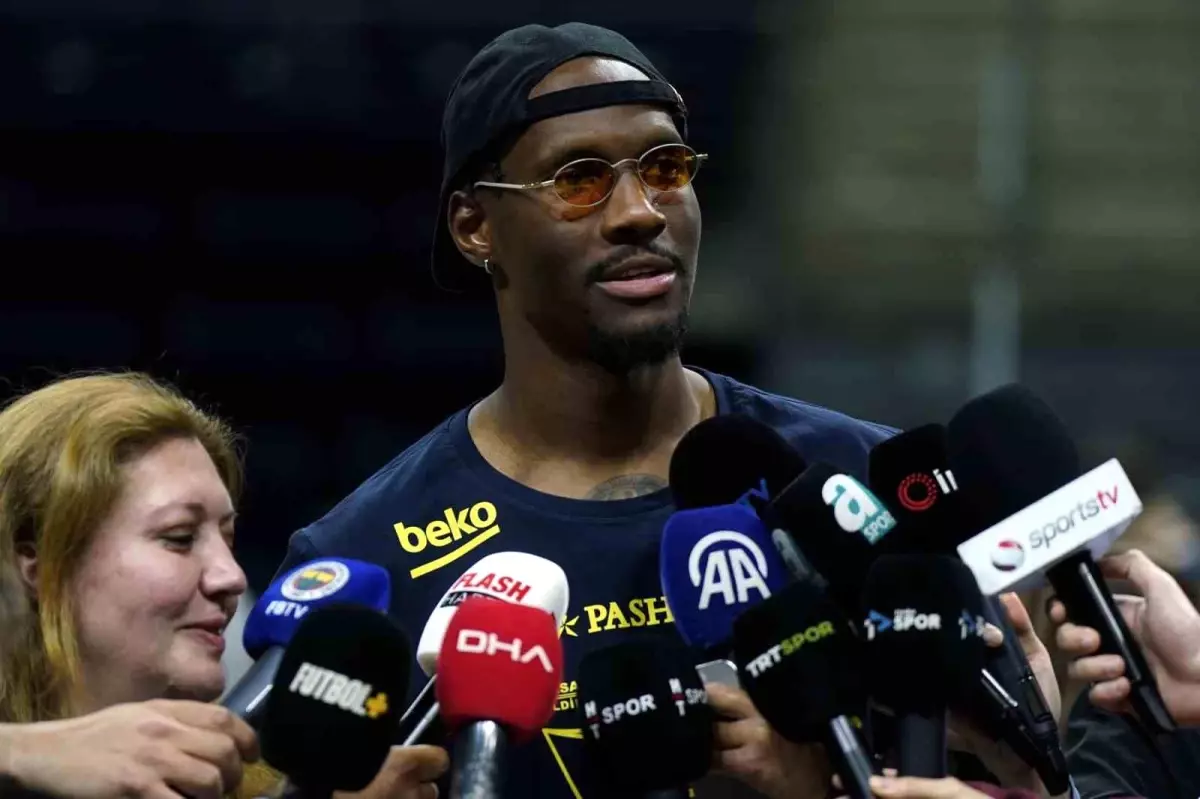 Nigel Hayes-Davis MVP Olmaktan Gururlu