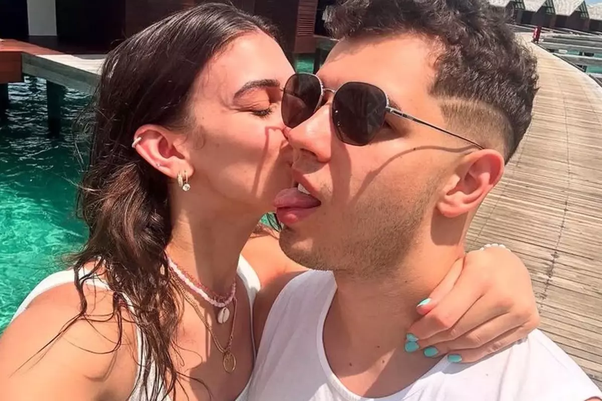 Sevgilisinin Fenerbahçe\'ye transferi için kariyerinden vazgeçti