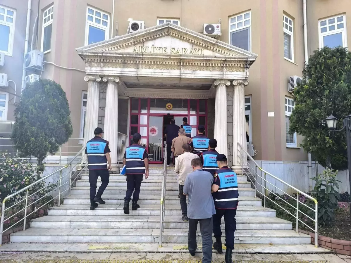 Didim\'de Kaçak Tarihi Eser Kazısına Baskın