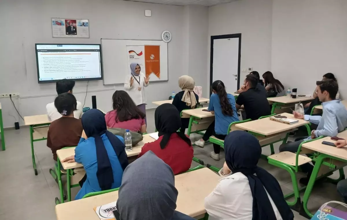 Adıyaman\'da YKS\'ye Hazırlanan Öğrencilere Sınav Kaygısıyla Baş Etme Eğitimi
