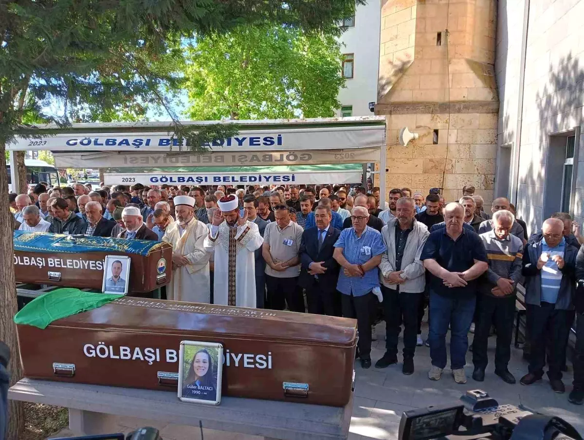 İzmir\'de Dekoratif Beton Kemerin Çökmesi Sonucu Doktor Çift Hayatını Kaybetti