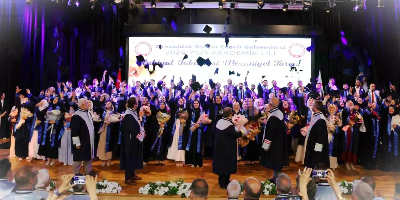 BEUN İlahiyat Fakültesi Mezuniyet Töreni Coşkuyla Gerçekleşti