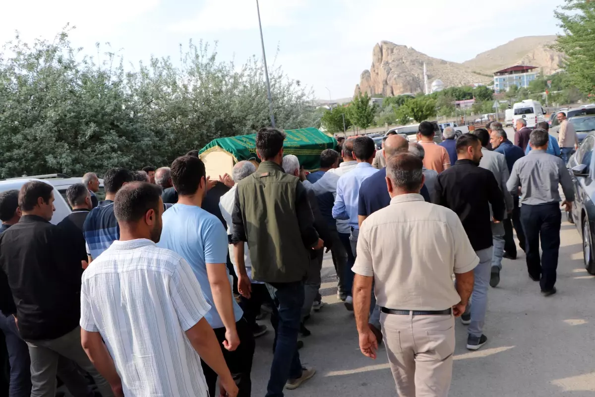 Ayvacık\'ta Kaybolan Adil Bartu\'nun Cenazesi Toprağa Verildi