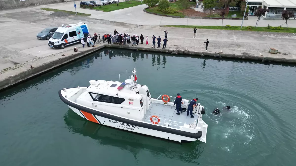 Dalgıçlar Karadeniz\'de Dip Temizliği Yaptı
