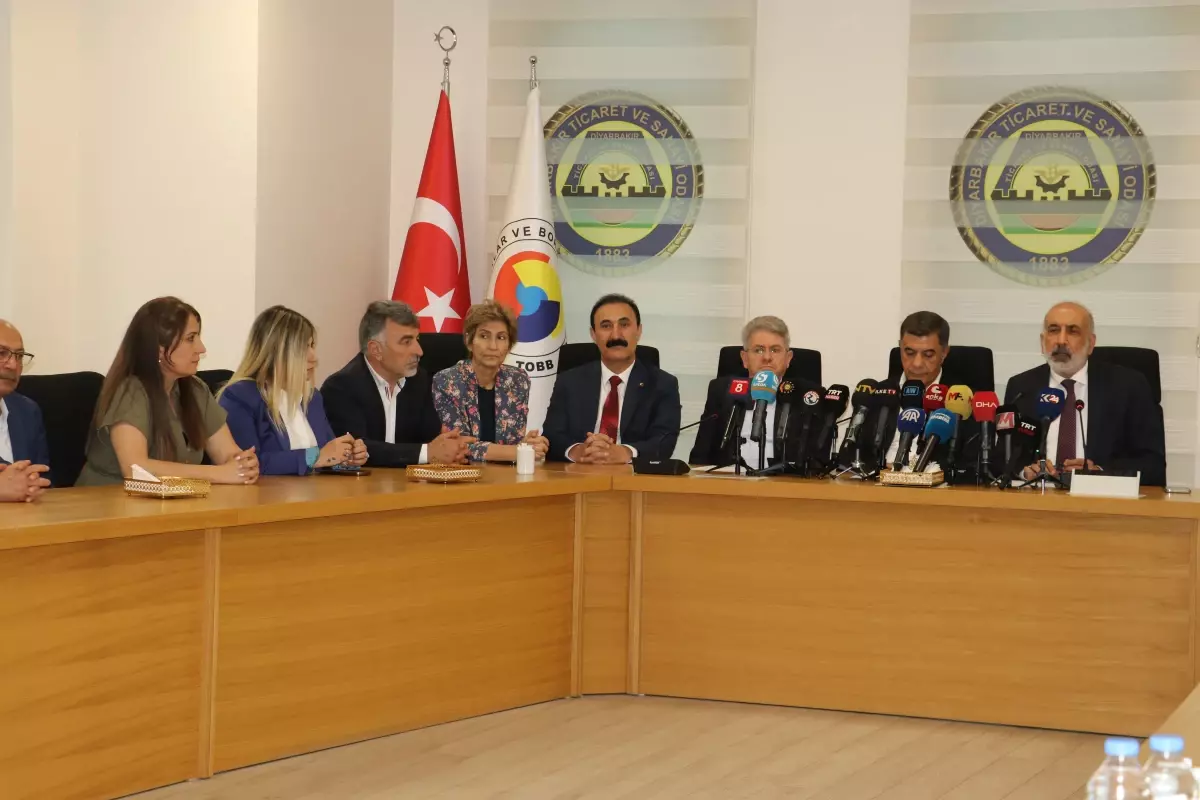 Diyarbakır\'dan PKK\'ya Silah Bırakması Çağrısı