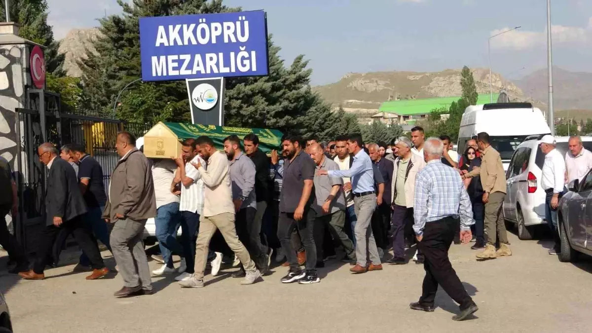 Çanakkale\'de Kaybolan Müdür Yardımcısı Toprağa Verildi