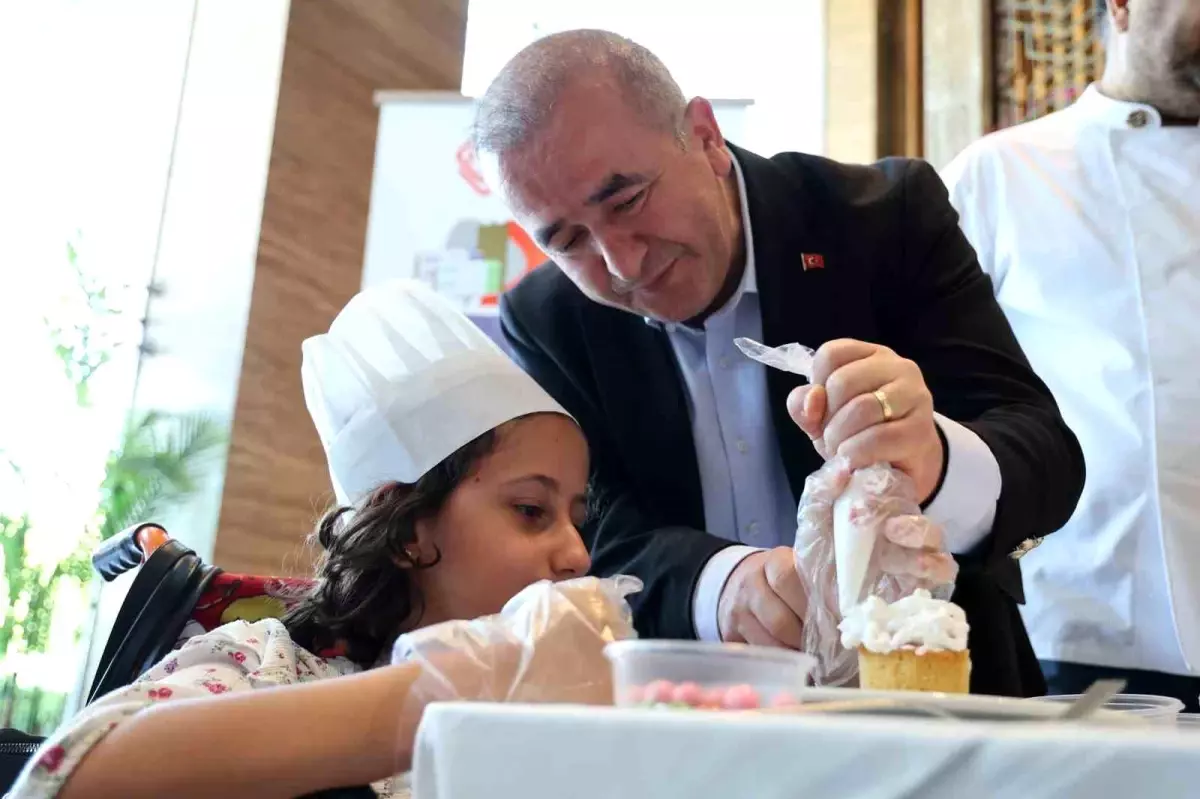 Down Sendromlu Bireyler Pasta Yarışmasında Yeteneklerini Gösterdi
