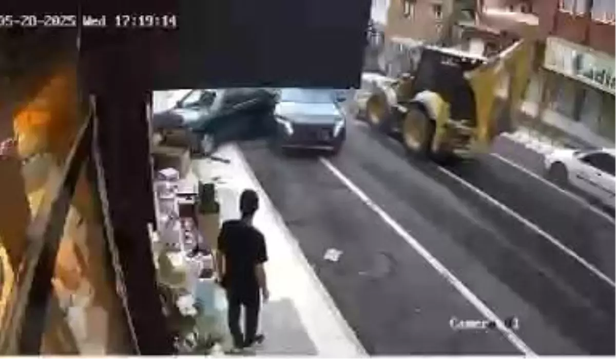 Hatay\'da Freni Boşalan Kepçe Kazası