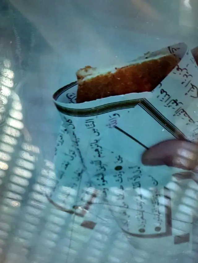 Okul kantininde skandal! Kur'an-ı Kerim sayfalarını tost kağıdı yaptılar