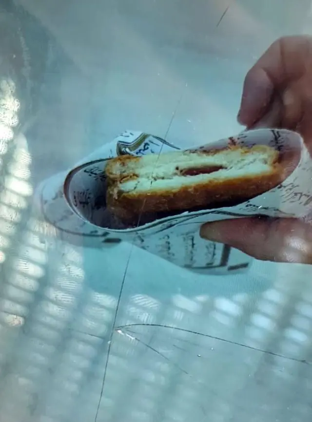 Okul kantininde skandal! Kur'an-ı Kerim sayfalarını tost kağıdı yaptılar