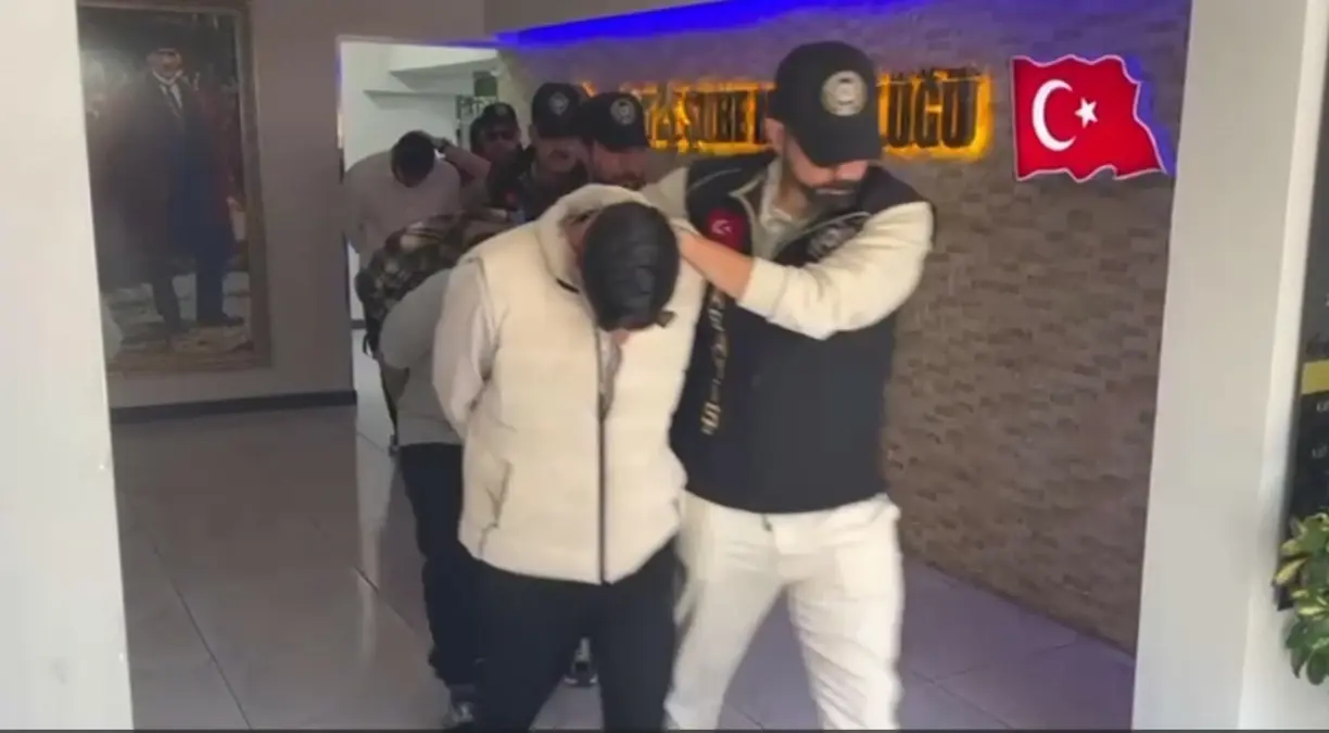 İzmir\'de Oto Galeriler Arasında Kavga: 2 Ölü