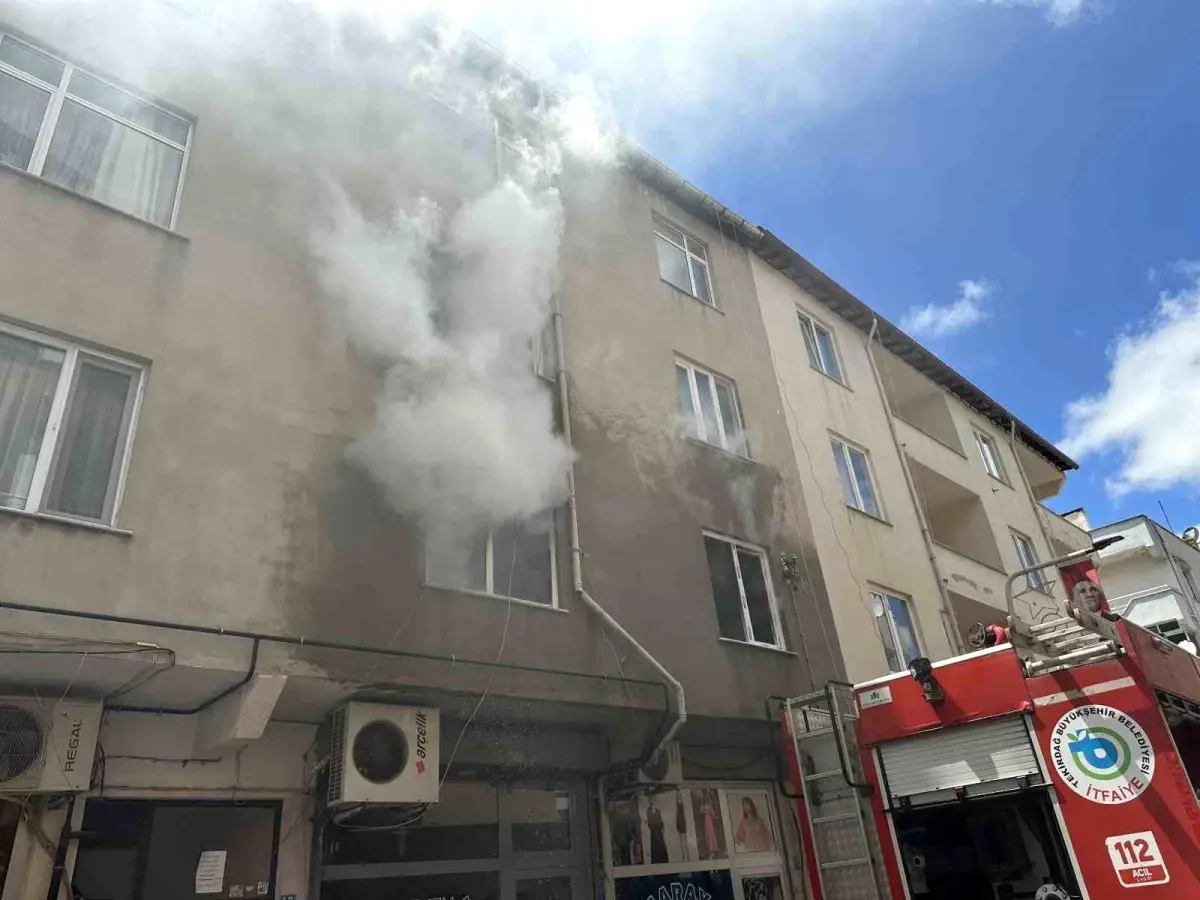 Tekirdağ\'da Konut Yangını: 5 Kişi Hastaneye Kaldırıldı
