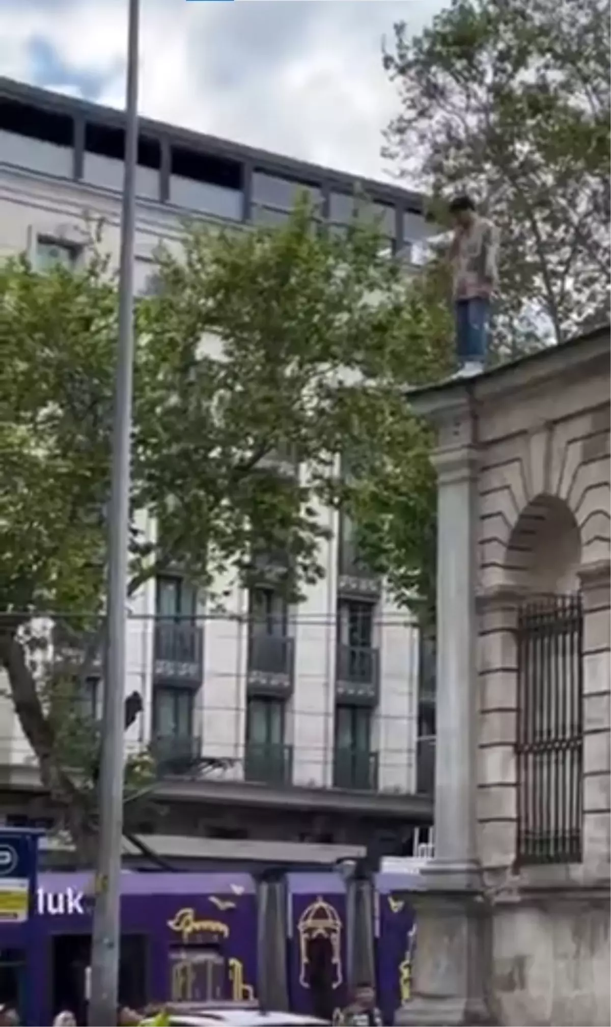 Oradan oraya atlıyordu, sonra bakın ne oldu